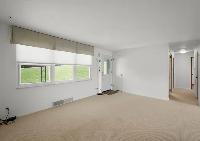 Photo 4 of Single family home for sale at 323 Old Clairton Rd, Clairton, PA 15025 | MLS# 1754874 | Listing updated on 2026-07-11