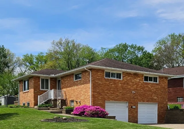 Homes for sale in White Oak, PA | 125 Oliver Dr, White Oak, PA 15131 | MLS# 1754798