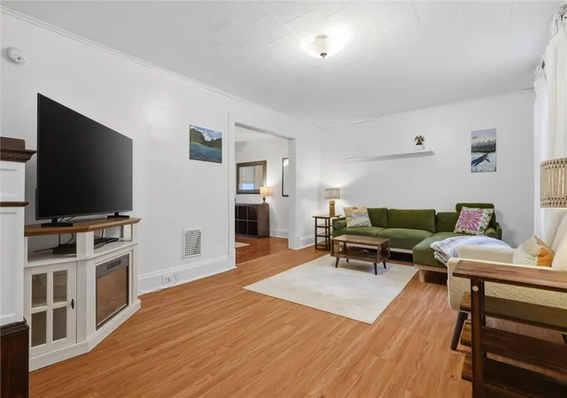 Photo 3 of Single family home for sale at 724 Saint Clair Ave, Jeannette, PA 15644 | MLS# 1754750 | Listing updated on 2026-07-20