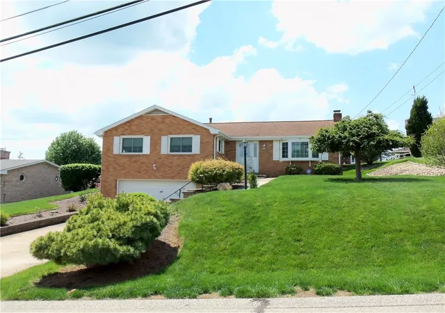 Homes for sale in Chartiers, PA | 640 Longvue Dr, Chartiers, PA 15342 | MLS# 1754908