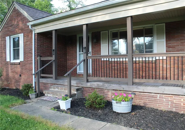 2nd image of 3106 Fernwood Ln, New Castle, PA 16105 | MLS# 1755059