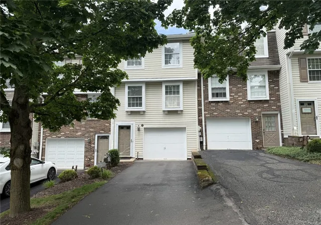 Homes for sale in Castle Shannon, PA | 115 Saxonwald Ln, Castle Shannon, PA 15234 | MLS# 1755076