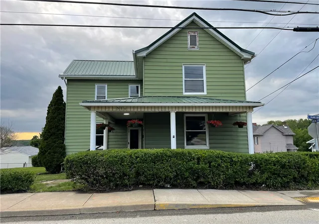 Homes for sale in Connellsville, PA | 514 E Crawford Ave, Connellsville, PA 15425 | MLS# 1755170