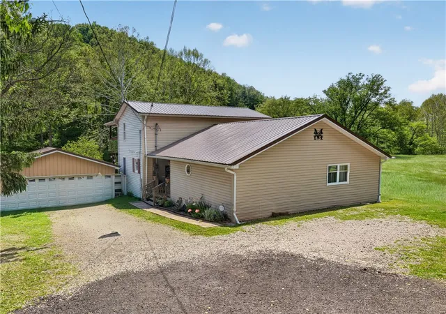 1st image of 201 Main St, New Freeport, PA 15352 | MLS# 1755043