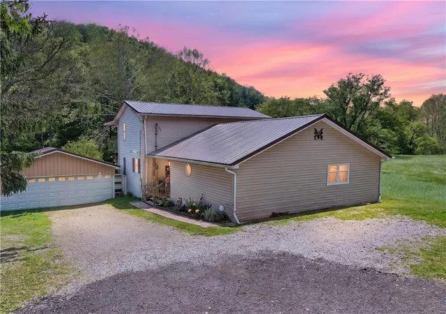 41st image of 201 Main St, New Freeport, PA 15352 | MLS# 1755043
