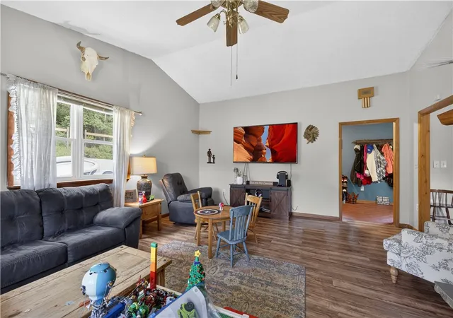 4th image of 201 Main St, New Freeport, PA 15352 | MLS# 1755043