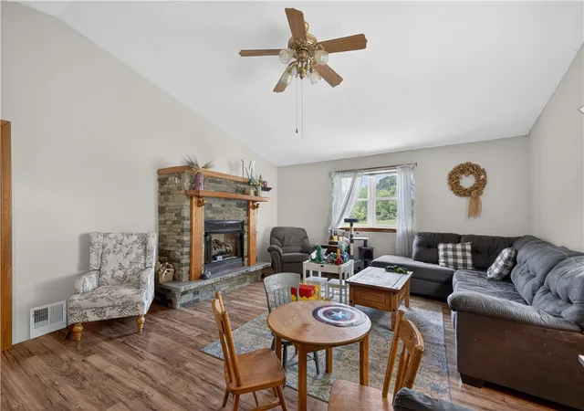 5th image of 201 Main St, New Freeport, PA 15352 | MLS# 1755043