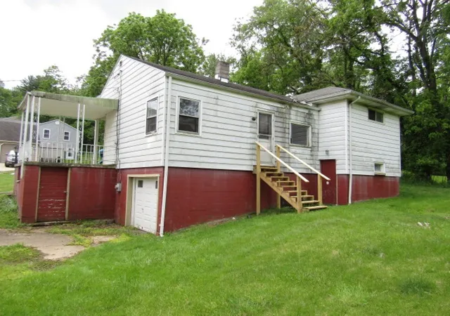 Photo 3 of Single family home for sale at 403 Mineola Ave, N Franklin Twp, PA 15301 | MLS# 1755202 | Listing updated on 2026-07-30