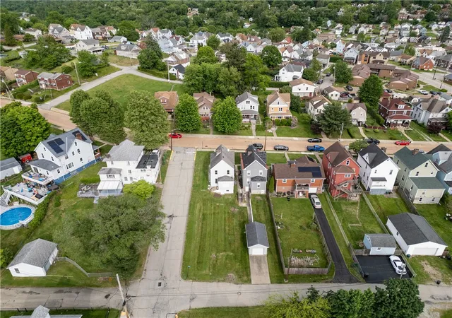 21st image of 922 Broadway Ave, East Mc Keesport, PA 15035 | MLS# 1755213