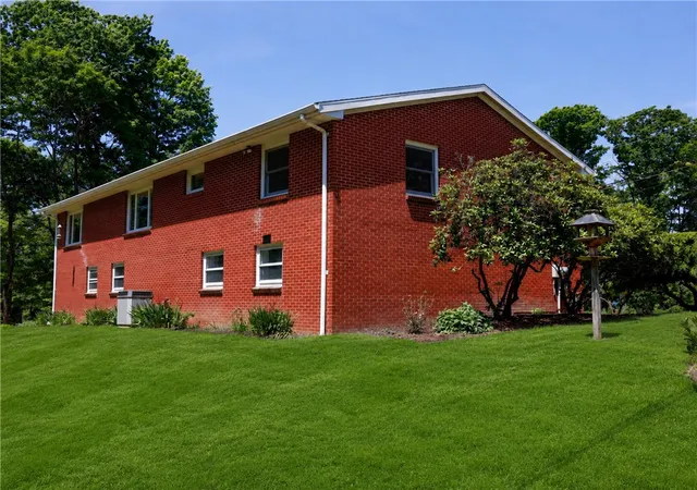 Photo 3 of Single family home for sale at 123 Hermitage Cir, Ligonier, PA 15658 | MLS# 1755212 | Listing updated on 2026-07-26