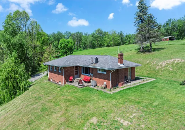 Homes for sale in Ohioville, PA | 383 Ridgemont Dr, Ohioville, PA 15059 | MLS# 1755274