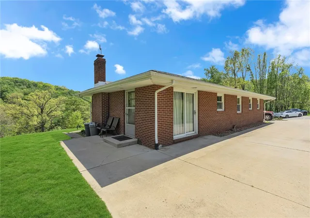 Homes for sale in Ohioville, PA | 383 Ridgemont Dr, Ohioville, PA 15059 | MLS# 1755274