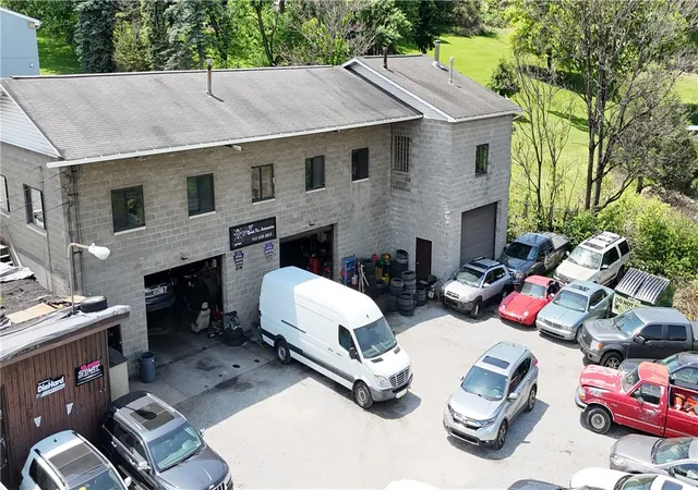 2nd image of 700 Lebanon Rd (885), West Mifflin, PA 15122 | MLS# 1755343