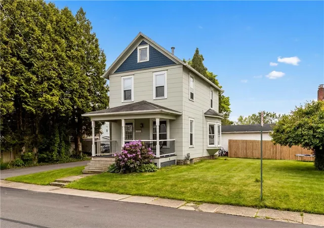3rd image of 308 Spruce St, Grove City, PA 16127 | MLS# 1755290