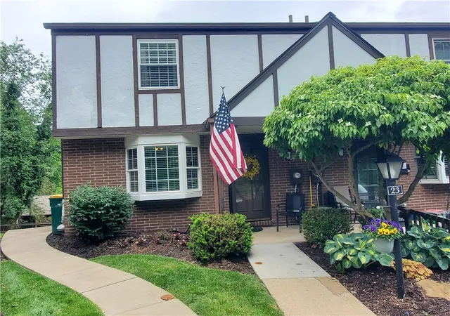 Homes for sale in Ross Twp, PA | 23 Hiland Valley Dr, Ross Twp, PA 15229 | MLS# 1755369