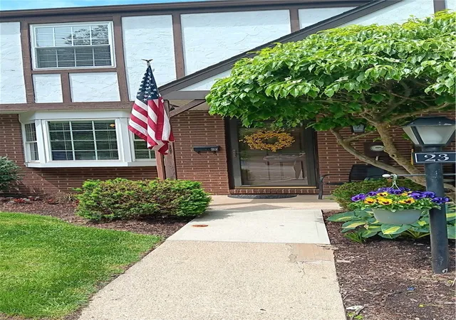 Homes for sale in Ross Twp, PA | 23 Hiland Valley Dr, Ross Twp, PA 15229 | MLS# 1755369