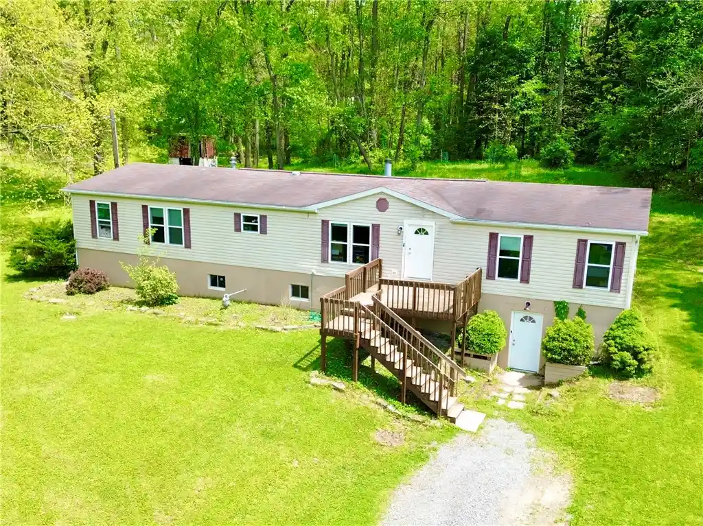 Photo 1 of Manufactured home for sale at 522 Gardner Stop Rd, New Castle, PA 16101 | MLS# 1755392 | Listing updated on 2026-10-25