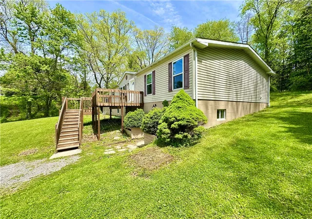Photo 2 of Manufactured home for sale at 522 Gardner Stop Rd, New Castle, PA 16101 | MLS# 1755392 | Listing updated on 2026-07-07