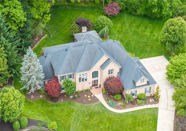 Homes for sale in Peters Twp, PA | 106 Briarwood Dr, Peters Twp, PA 15317 | MLS# 1755366