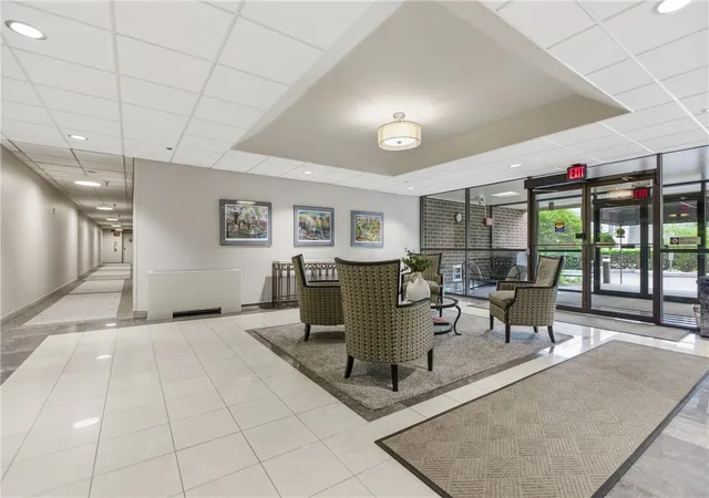 2nd image of 750 Washington Rd, Mt Lebanon, PA 15228