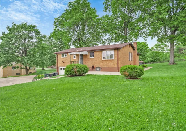 Homes for sale in Pine Twp, PA | 105 Montgomery Dr, Pine Twp, PA 15090 | MLS# 1755294