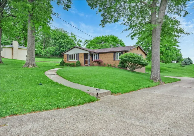 Homes for sale in Pine Twp, PA | 105 Montgomery Dr, Pine Twp, PA 15090 | MLS# 1755294
