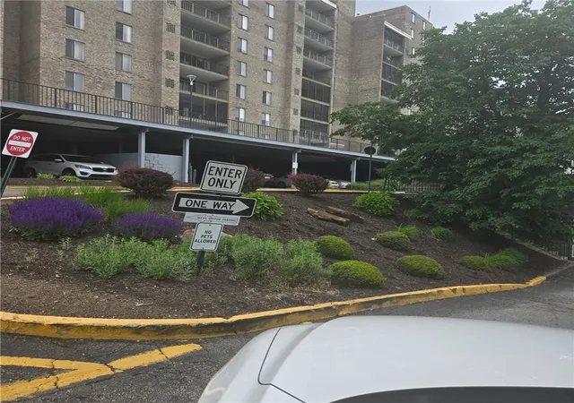 Homes for sale in Scott Twp, PA | 2160 Greentree Rd #606W, Scott Twp, PA 15220 | MLS# 1755268