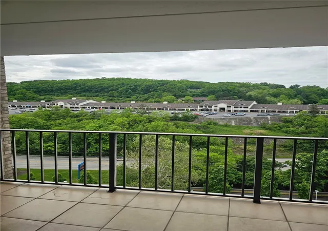 Homes for sale in Scott Twp, PA | 2160 Greentree Rd #606W, Scott Twp, PA 15220 | MLS# 1755268