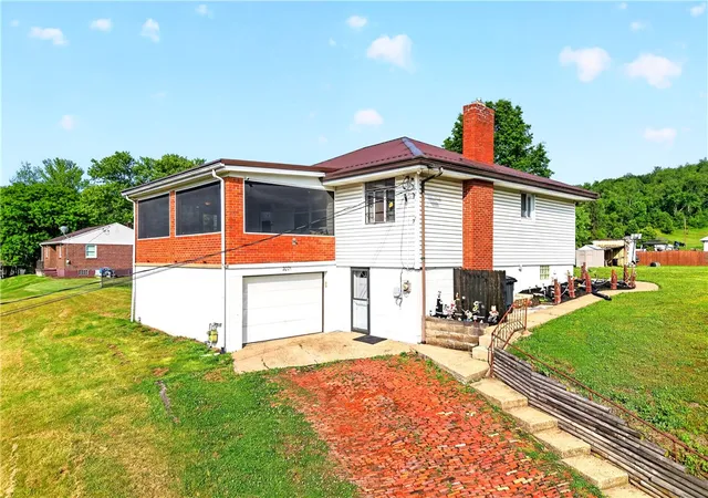 2nd image of 2021 State St, Jefferson Hills, PA 15025 | MLS# 1755606