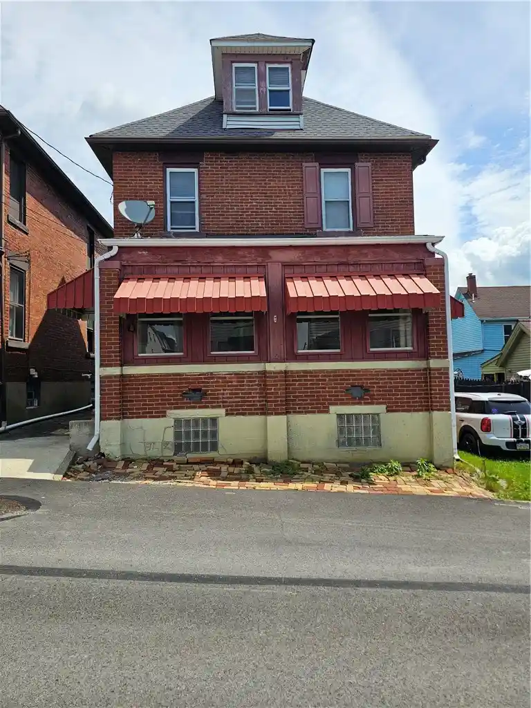 Photo 1 of Single family home for sale at 924 Summit St, Tarentum, PA 15084 | MLS# 1755710 | Listing updated on 2026-10-29