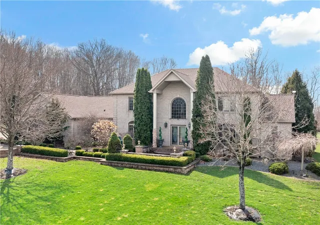 1st image of 10 Briarwood Ln, Wilmington Twp, PA 16142 | MLS# 1753198