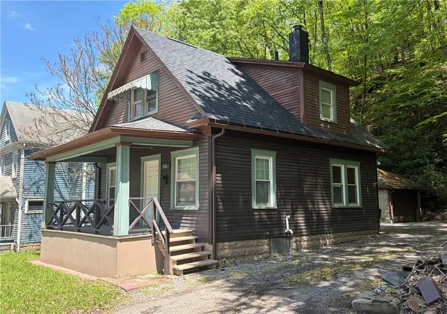 Homes for sale in City Of Franklin, PA | 741 15th St, City Of Franklin, PA 16323 | MLS# 1755827