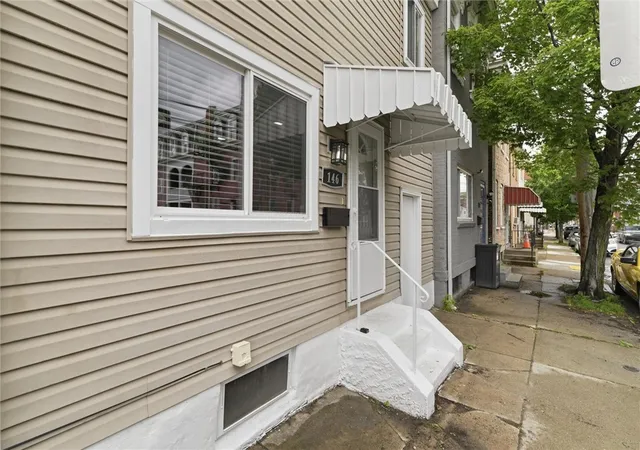 Homes for sale in South Side, PA | 146 S 17th St, South Side, PA 15203 | MLS# 1756864