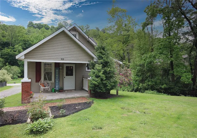 Homes for sale in Plum Boro, PA | 695 Milltown Rd, Plum Boro, PA 15068 | MLS# 1755771