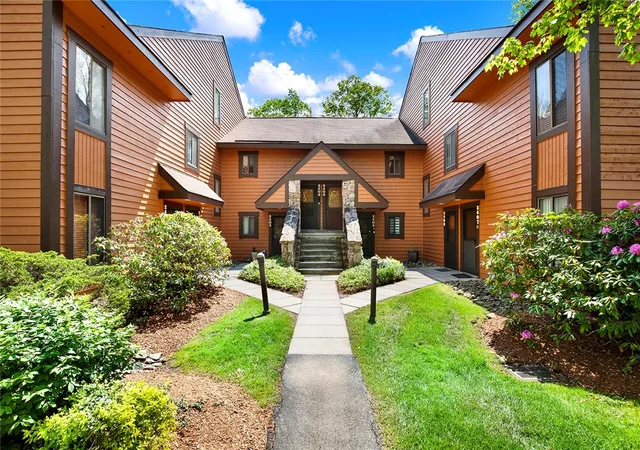 Homes for sale in Seven Springs Resort, PA | 2405 Swiss Mountain Dr, Seven Springs Resort, PA 15622 | MLS# 1755675