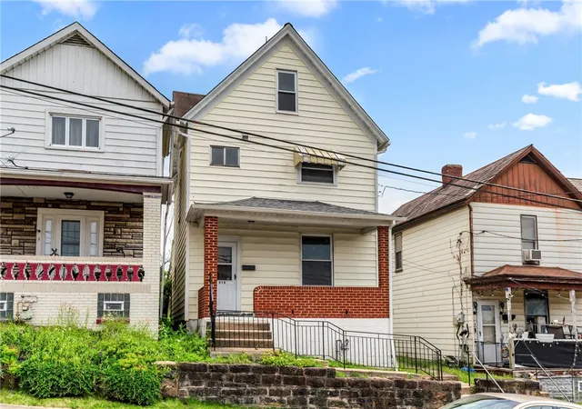Photo 3 of Single family home for sale at 919 Brinton Ave, Pitcairn, PA 15140 | MLS# 1754382 | Listing updated on 2026-10-11