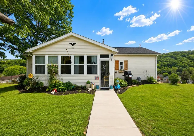 Photo 2 of Single family home for sale at 413 Center St, Hyde Park, PA 15641 | MLS# 1757059 | Listing updated on 2026-07-26