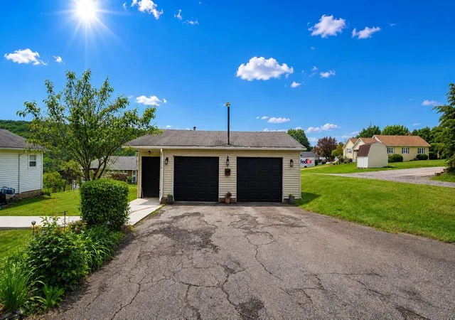 Photo 3 of Single family home for sale at 413 Center St, Hyde Park, PA 15641 | MLS# 1757059 | Listing updated on 2026-07-26
