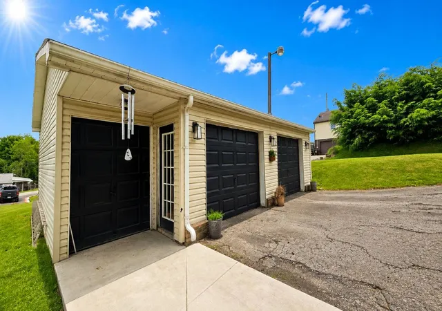 Photo 3 of Single family home for sale at 413 Center St, Hyde Park, PA 15641 | MLS# 1757059 | Listing updated on 2026-07-26