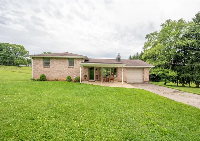 Homes for sale in Unity  Twp, PA | 319 White Fence Ln, Unity  Twp, PA 15650 | MLS# 1757050