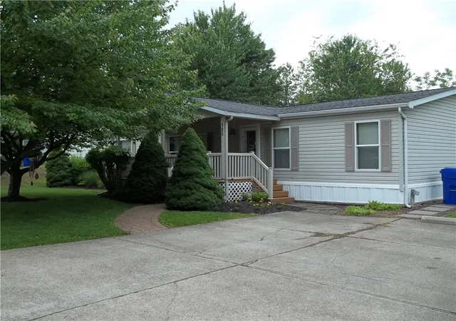 Photo 2 of Manufactured home for sale at 130 Mary Lynn Ln, Adams Twp, PA 16059 | MLS# 1757041 | Listing updated on 2026-10-11