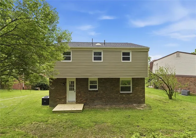 Homes for sale in Scott Twp, PA | 1341 Sturdy Oak Dr, Scott Twp, PA 15220 | MLS# 1757166