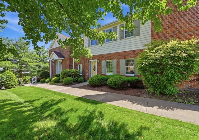 Photo 1 of Condo for sale at 201 Boxwood Ct, Peters Twp, PA 15317 | MLS# 1757045 | Listing updated on 2026-10-11
