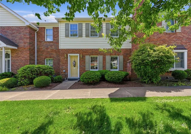 Photo 3 of Condo for sale at 201 Boxwood Ct, Peters Twp, PA 15317 | MLS# 1757045 | Listing updated on 2026-10-11