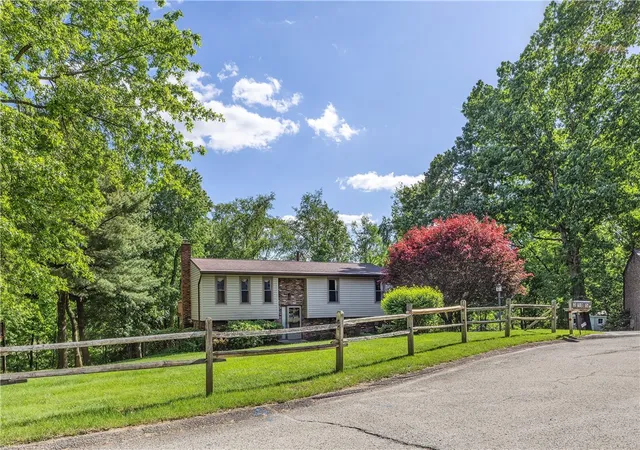 Homes for sale in Murrysville, PA | 3105 Johnston Ct, Murrysville, PA 15668 | MLS# 1757231