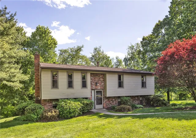 Homes for sale in Murrysville, PA | 3105 Johnston Ct, Murrysville, PA 15668 | MLS# 1757231