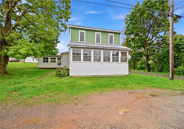 Homes for sale in Hawthorne, PA | 3995 Maple St, Hawthorne, PA 16230 | MLS# 1757043