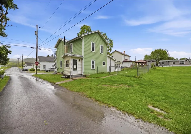 Homes for sale in Hawthorne, PA | 3995 Maple St, Hawthorne, PA 16230 | MLS# 1757043