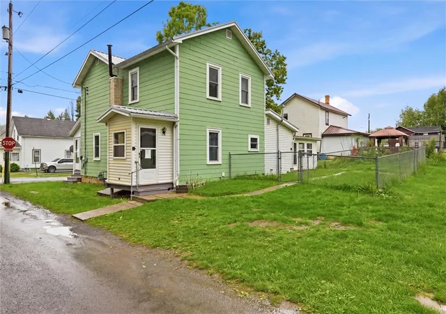 Homes for sale in Hawthorne, PA | 3995 Maple St, Hawthorne, PA 16230 | MLS# 1757043
