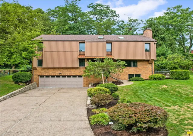 1st image of 421 Clair Dr, Upper St Clair, PA 15241 | MLS# 1756901